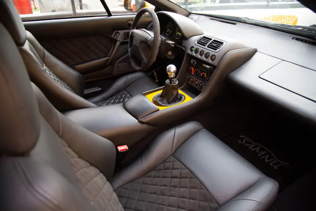 1998 Lotus Esprit GT3, iç mekân