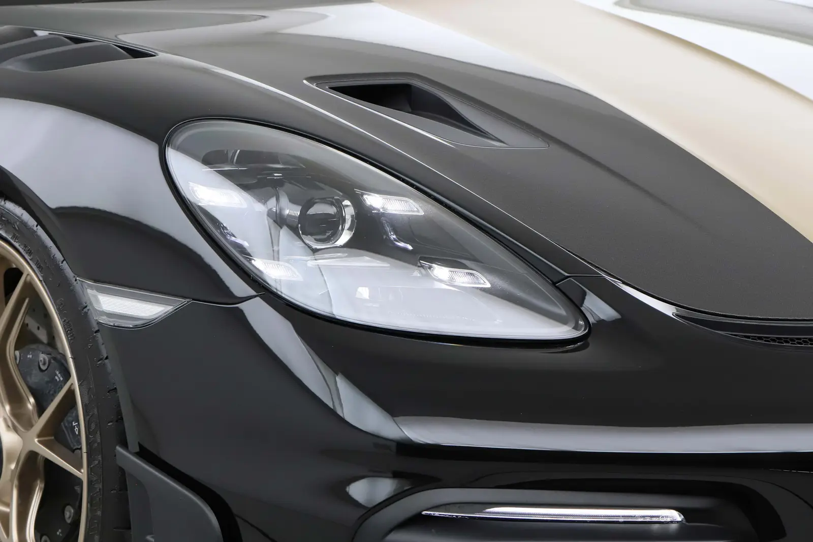2023 Porsche 718 GT4 RS, iç mekân