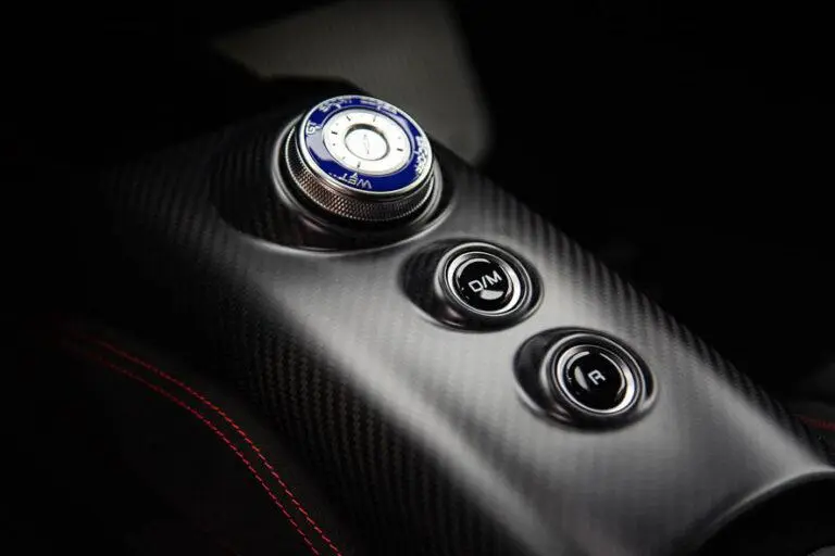 2022 Maserati MC20, iç mekân